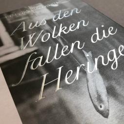 Aus den Wolken fallen die Heringe 